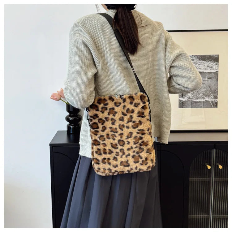 Pochette ordinateur léopard avec fourrure