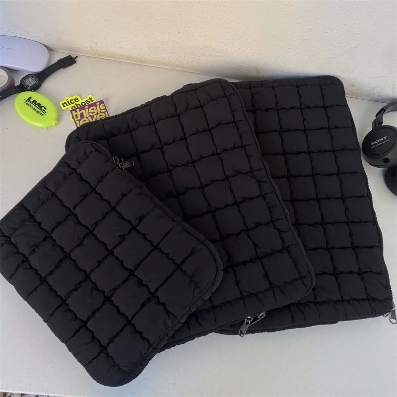Housse ordinateur noir matelassé