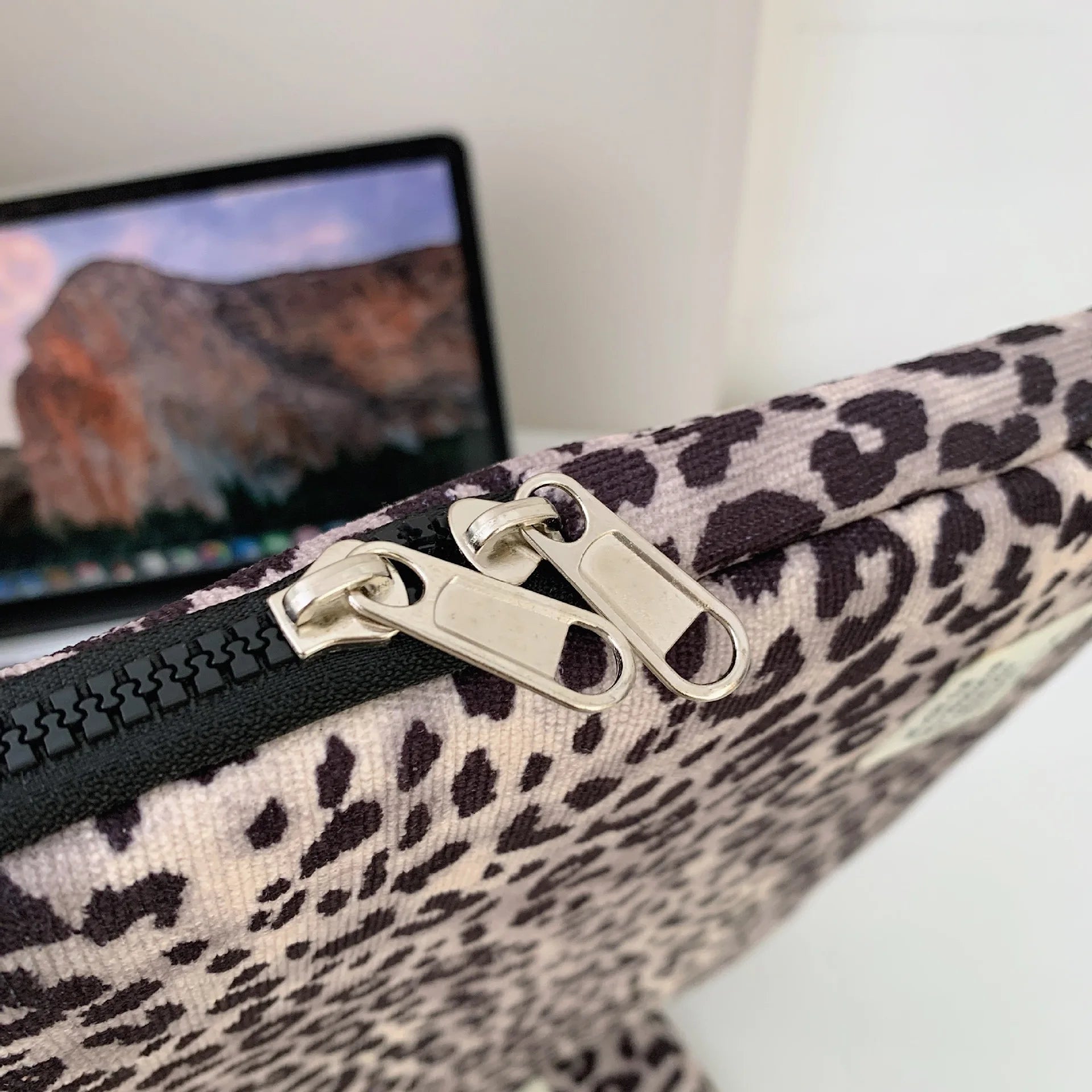 Pochette ordinateur imprimé léopard