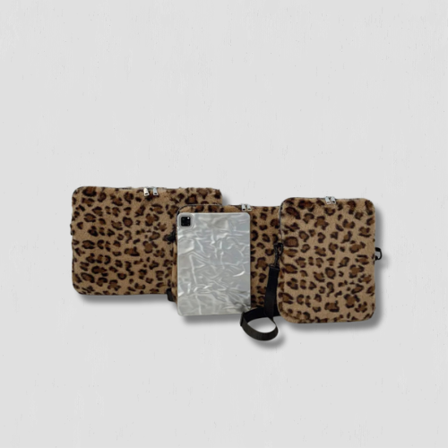 Pochette ordinateur léopard avec fourrure
