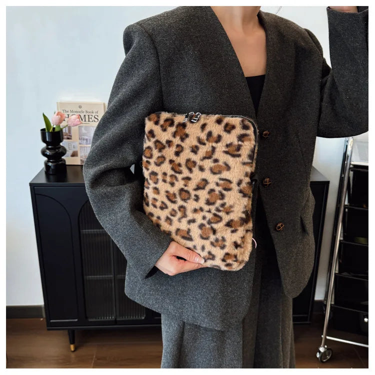 Pochette ordinateur léopard avec fourrure